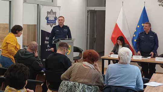 Podziękowania za profesjonalizm i pomoc – uczestniczka debaty społecznej doceniła postawę policjantów Podziękowania za profesjonalizm i pomoc – uczestniczka debaty społecznej doceniła postawę policjantów