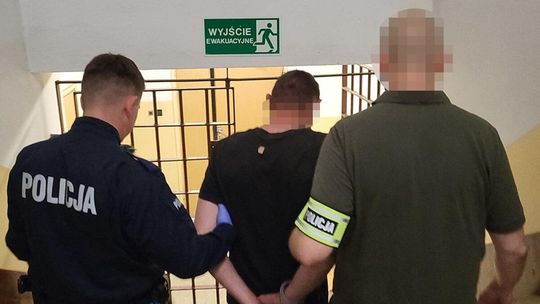 Policjanci z Lubienia Kujawskiego w wyniku pościgu zatrzymali sprawcę, który prowadził pojazd w stanie nietrzeźwości i nie tylko