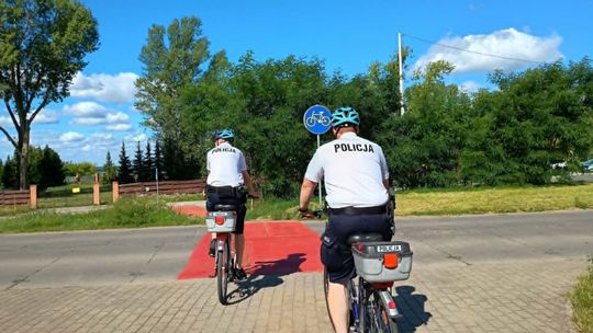 Policyjne patrole rowerowe dbają o bezpieczeństwo w Płocku