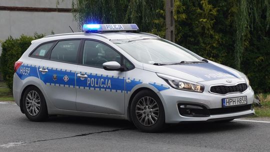 Potrącił rowerzystę i odjechał. Policja szuka kierowcy oraz świadków zdarzenia