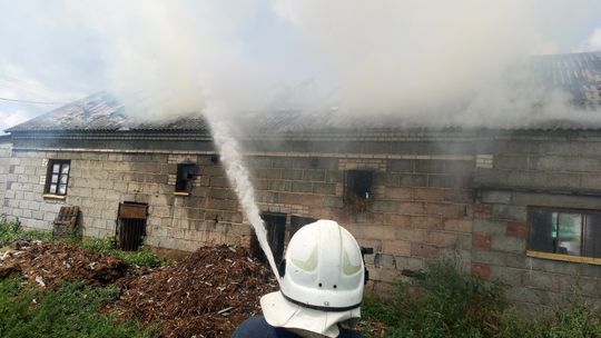 Pożar budynku gospodarczego w Helenowie Słupskim [FOTO]