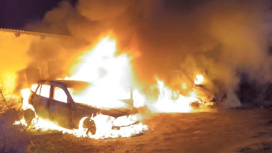 Pożar dwóch pojazdów w Gorzewie-Kolonii