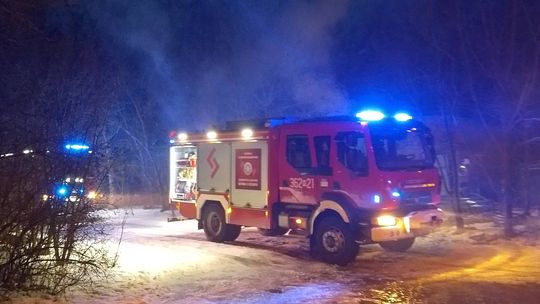 Pożar pustostanu przy ulicy Kolejowej w Łącku