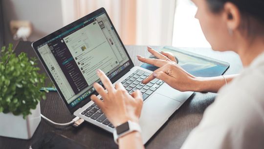 Prawo.pl: prawnicy uważają, że założenie skrzynki do e-doręczeń opłaca się przedsiębiorcom