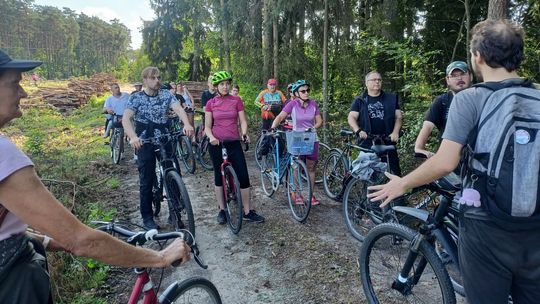 Przejechali śladami miejsc pamięci narodowej