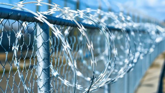 Przyszedł na dozór, pojechał do zakładu karnego