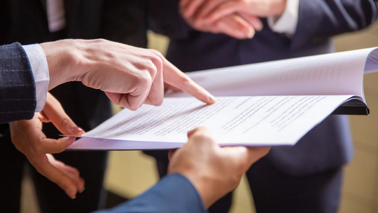 Regulatorzy w UE zaostrzają zasady, jak wpływa to na kryptowaluty i nowe projekty?