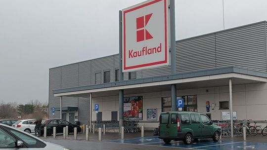 Rewolucja na rynku. Sieci handlowe mówią koniec jajom klatkowym