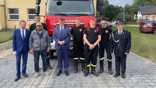 Sekretarz Stanu MSWiA Maciej Wąsik odwiedził Ochotniczą Straż Pożarną w Lucieniu