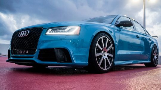 Stacje ładowania Audi – szybkie ładowanie elektryka dostępne na wyciągnięcie ręki