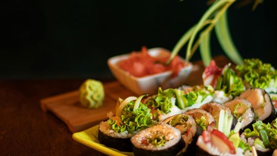 Sushi w Polsce: jak jeść mądrze, smacznie i bez stresu (nawet jeśli dopiero zaczynasz)