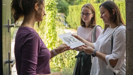 Świadkowie Jehowy w Gostyninie wracają do głoszenia od domu do domu