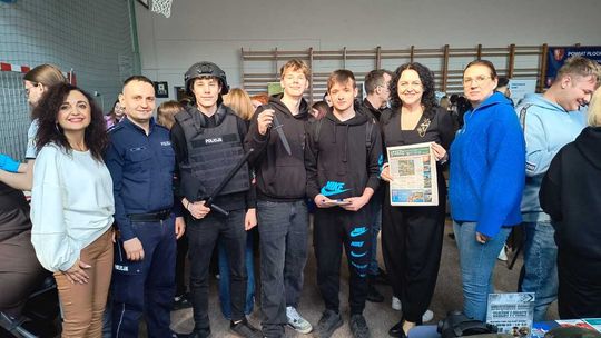 Targi Edukacji i Aktywności zawodowej w Gąbinie. Policjanci promowali swój zawód Targi Edukacji i Aktywności zawodowej w Gąbinie. Policjanci promowali swój zawód
