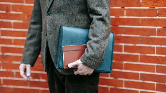 Teczki z nadrukiem – profesjonalna oprawa Twoich dokumentów