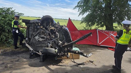 Tragiczny wypadek pod Włocławkiem: 41-latka i 13-letnia dziewczynka zginęły na miejscu