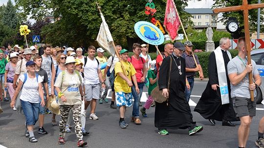 Trwa 36. piesza pielgrzymka Diecezji Płockiej na Jasną Górę. W niedzielę pątnicy odwiedzili Gostynin