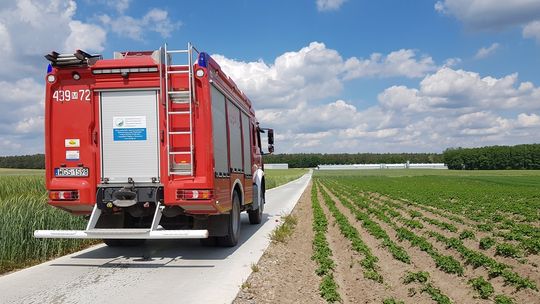 OSP Gostynin w drodze do pożaru w Leśniewicach