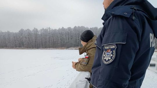 Uczniowie GCE na wspólnym patrolu z dzielnicowym Uczniowie GCE na wspólnym patrolu z dzielnicowym