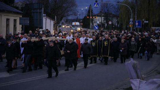 Ulicami Gostynina przeszła Droga Krzyżowa