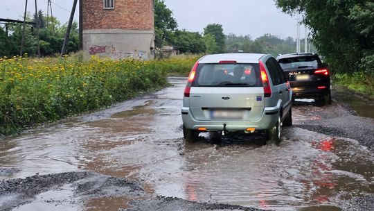 Uwaga! Kierowco! Urząd Miasta Gostynina odradza objazd przy dworcu kolejowym