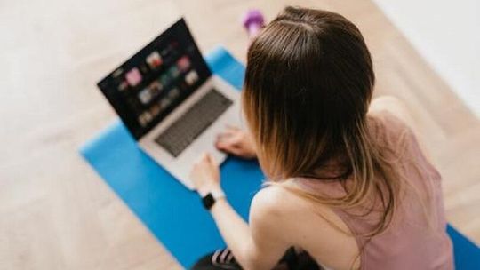 Uwaga na oszustwa na portalach aukcyjnych i fałszywe inwestycje