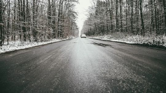 Uwaga, oblodzenie na drogach