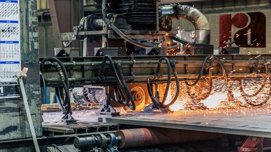 Walcowanie na zimno vs. walcowanie na gorąco - Jak wybrać odpowiednią metodę?