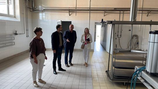 Wizyta Stefano Simoniniego w OSM Sanniki – inżynier z Florencji wspiera powiat w modernizacji i rozwoju lokalnej mleczarni
