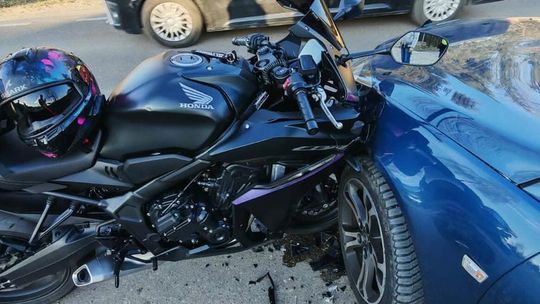 Zderzenie samochodu z motorem