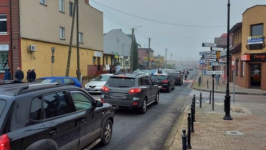 Zmieniona organizacja ruchu, wprowadzone dodatkowe oznakowanie na drogach w okresie Wszystkich Świętych