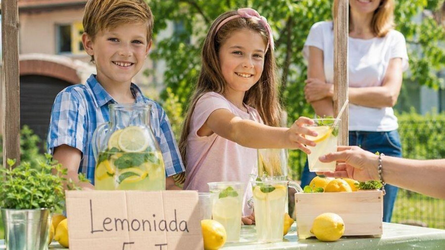 Dzieci mogą sprzedawać lemoniadę bez zgody sanepidu. GIS wyjaśnia zasady