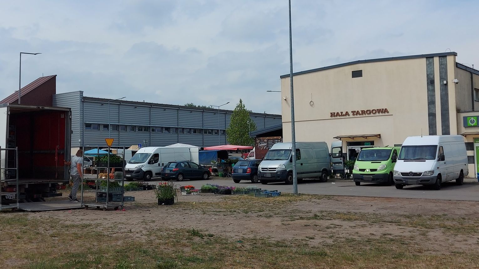 Hala targowa przy ul. Bierzewickiej 32 zostanie zamknięta od 1 lipca 2026 roku