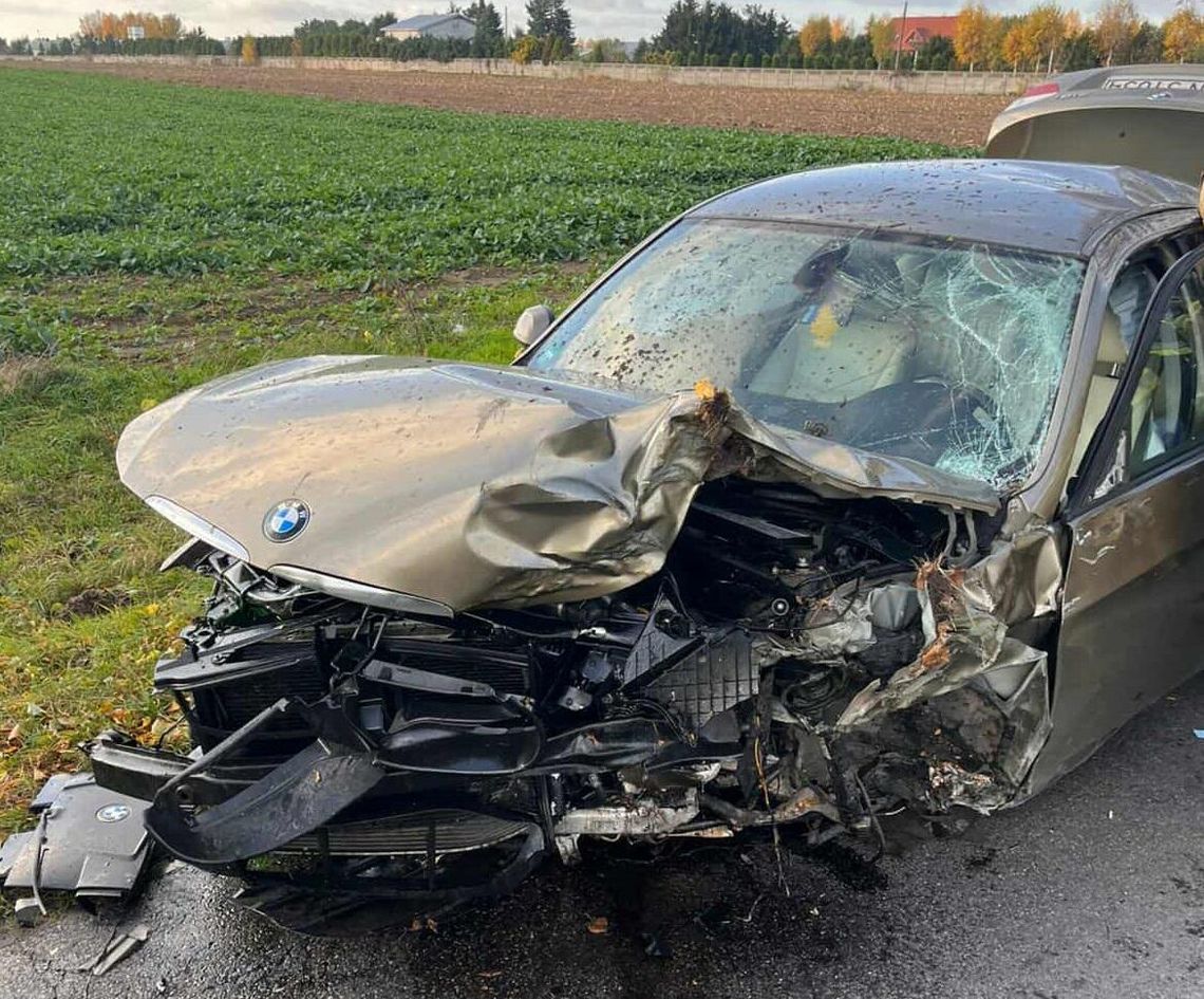 19-letni kierujący podczas wyprzedzania kilku pojazdów zjechał z drogi i uderzył w drzewo 19-letni kierujący podczas wyprzedzania kilku pojazdów zjechał z drogi i uderzył w drzewo