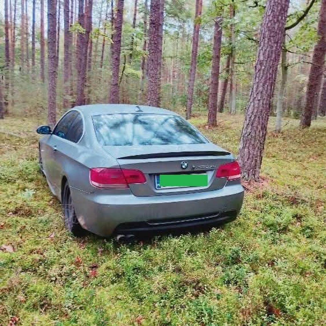BMW w lesie. Nadleśnictwo Gostynin apeluje do grzybiarzy o rozsądek