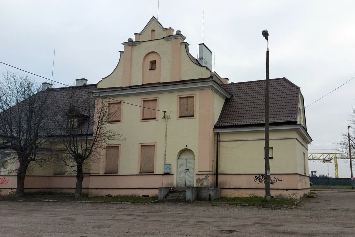 Burmistrz zapewnia o remoncie parkingu przy dworcu PKP i ulicy Kolejowej