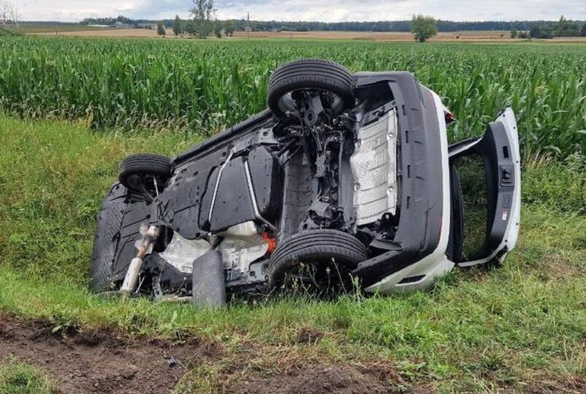 Pijany kierowca sprawcą dachowania w gminie Krośniewice