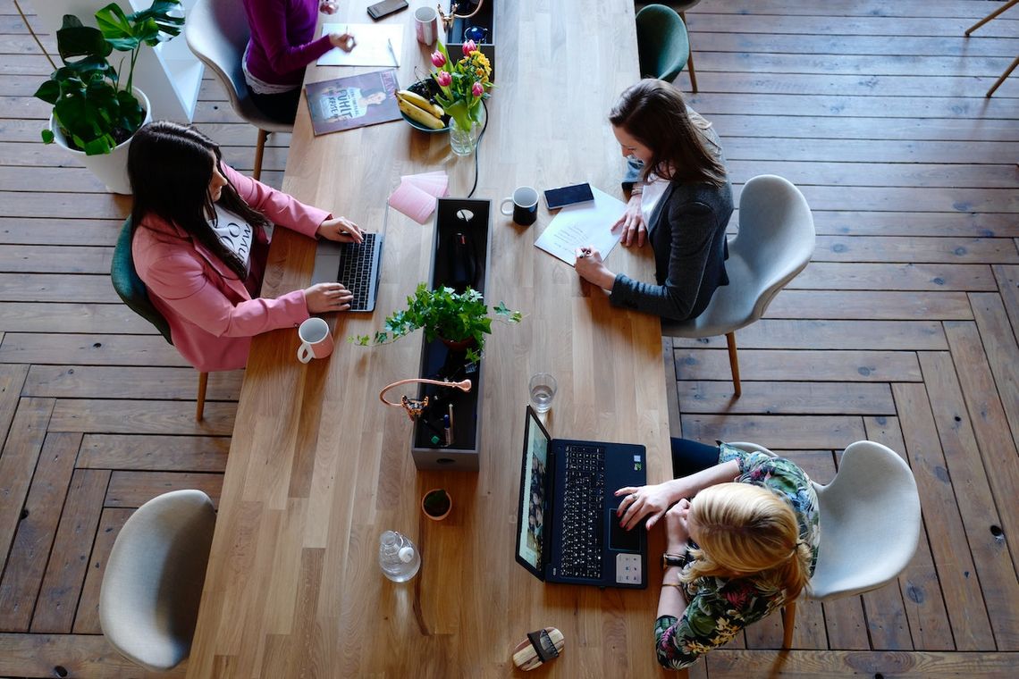 Design vs. funkcjonalność: Czy meble ergonomiczne mogą być jednocześnie stylowe?