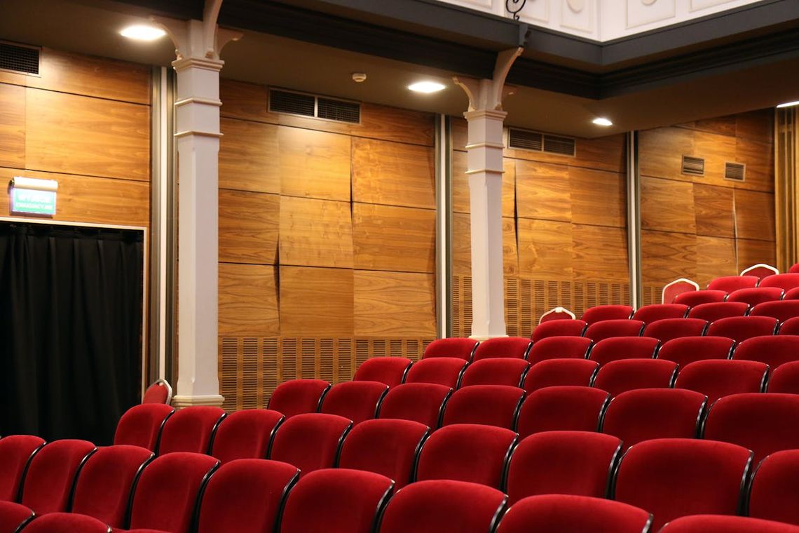 Dlaczego warto chodzić do teatru? Sztuka, która zmienia spojrzenie na świat