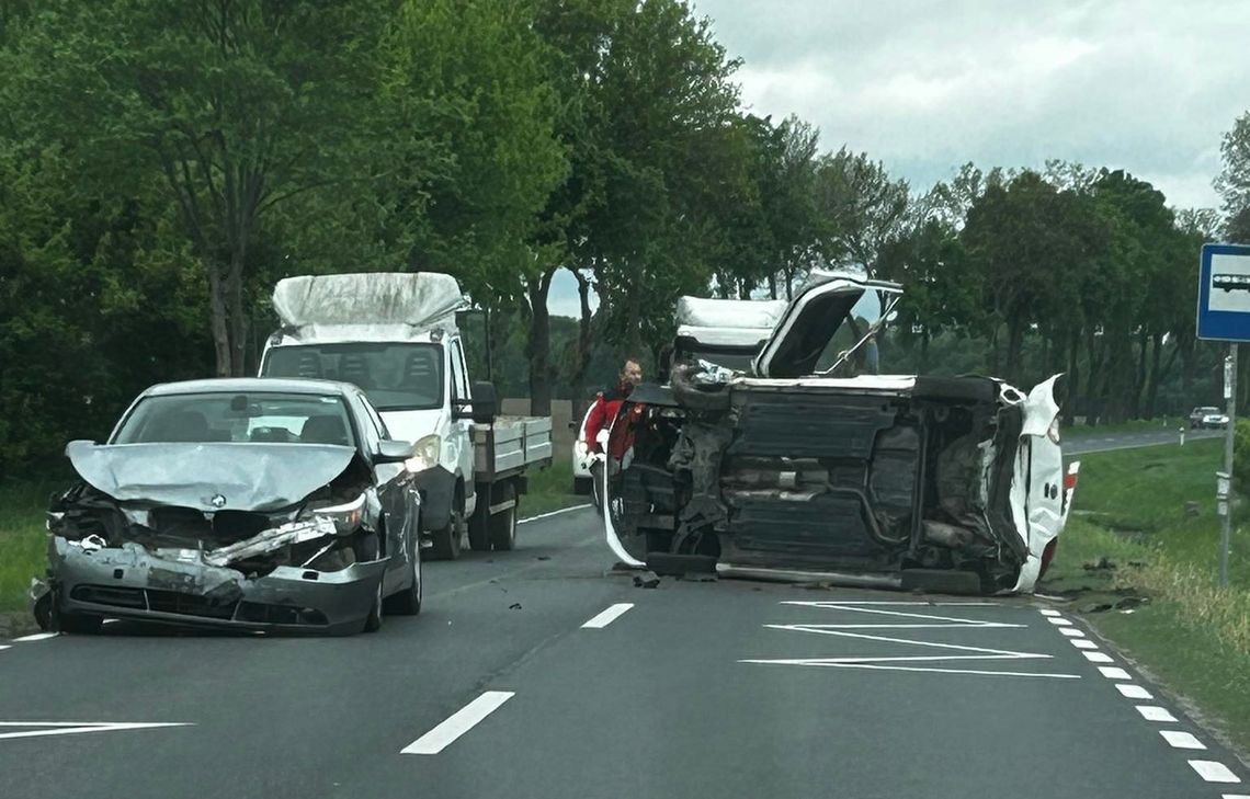 Droga z Płocka w kierunku Sikorza zablokowana Droga z Płocka w kierunku Sikorza zablokowana