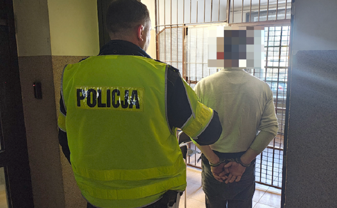 Dzielnicowi z Krośniewic przy współpracy z policjantami z Gostynina odzyskali skradzionego Mercedesa Dzielnicowi z Krośniewic przy współpracy z policjantami z Gostynina odzyskali skradzionego Mercedesa