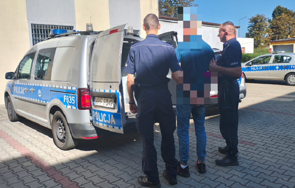 Dzielnicowi zatrzymali poszukiwanego mężczyznę Dzielnicowi zatrzymali poszukiwanego mężczyznę