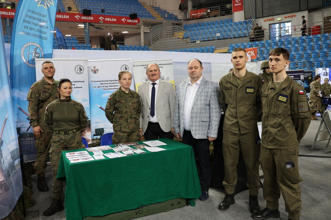 GCE na wojskowych targach służby i pracy