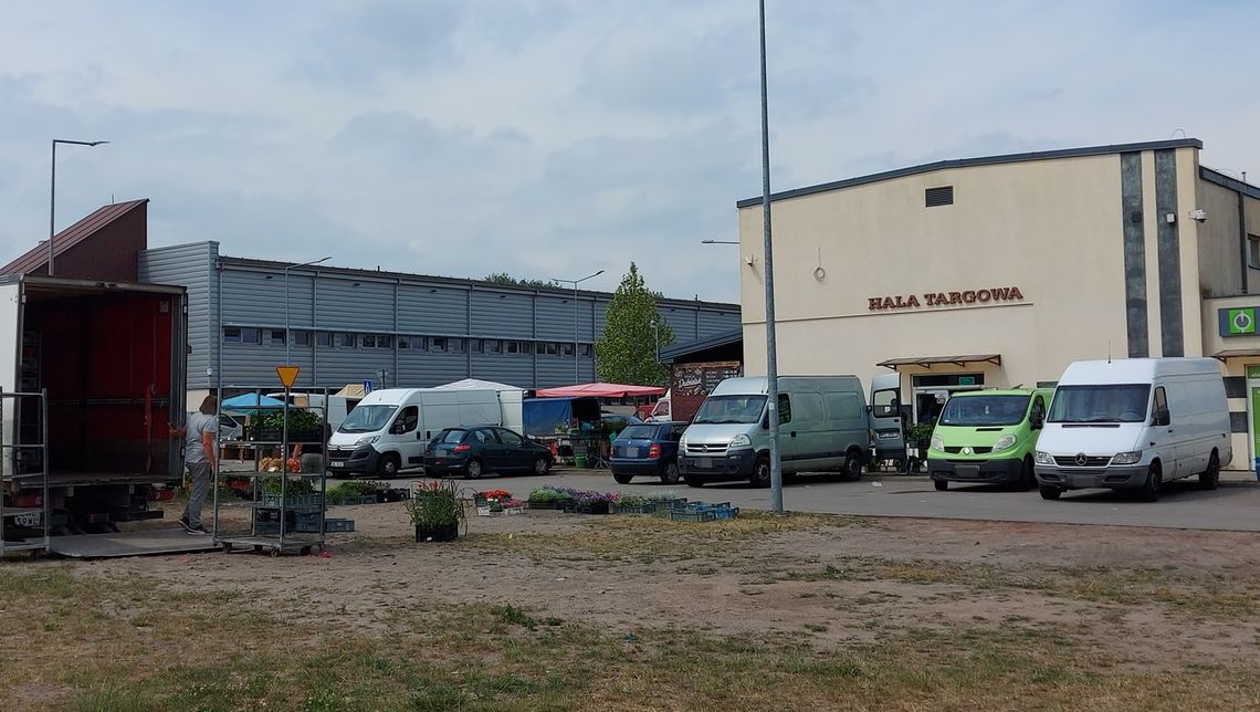 Hala targowa przy Bierzewickiej zamknięta od 1 lipca