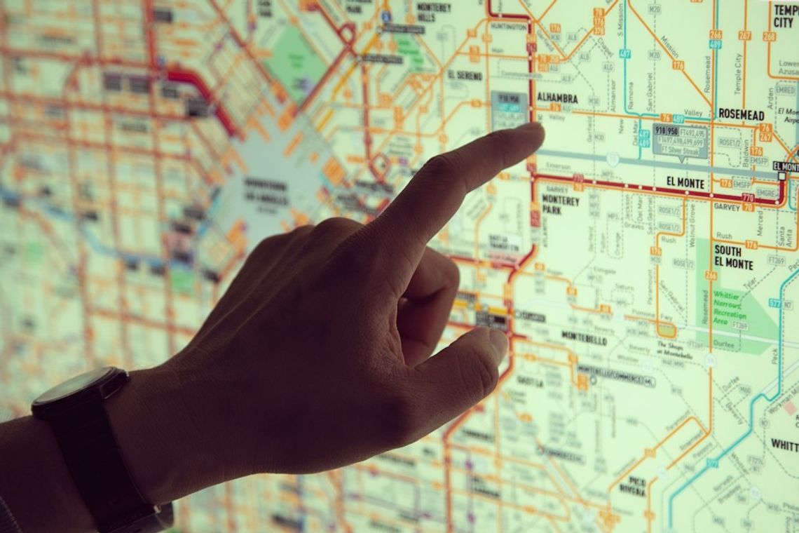 Jak interaktywne mapy usprawniają organizację dużych wydarzeń plenerowych?