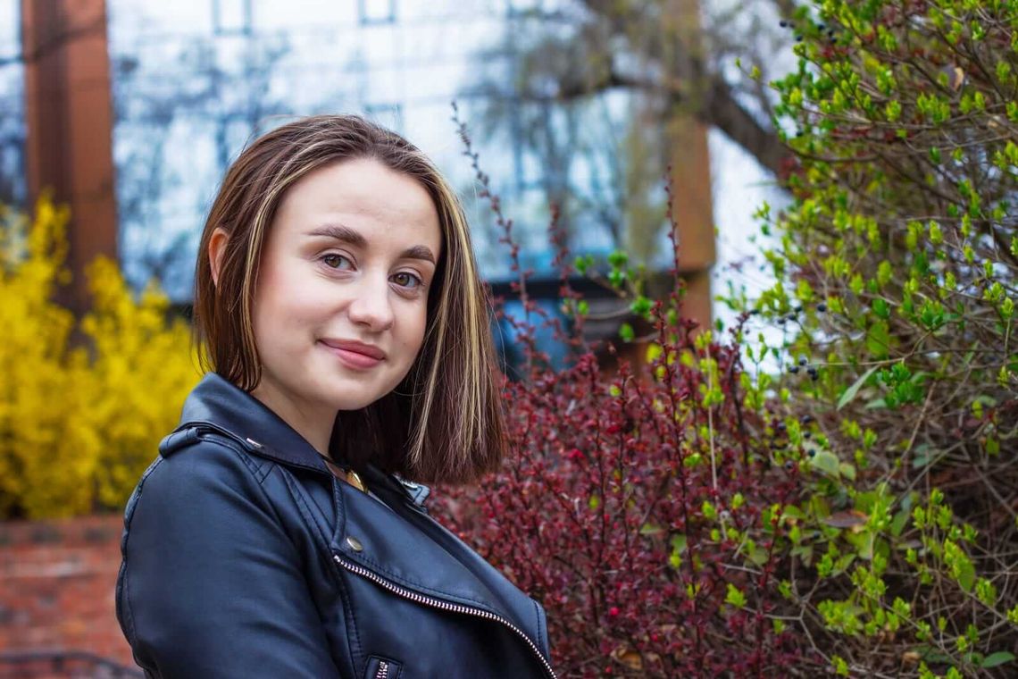 Jak nosić ramoneskę damską w 2026 roku? 3 modne stylizacje na wiosnę