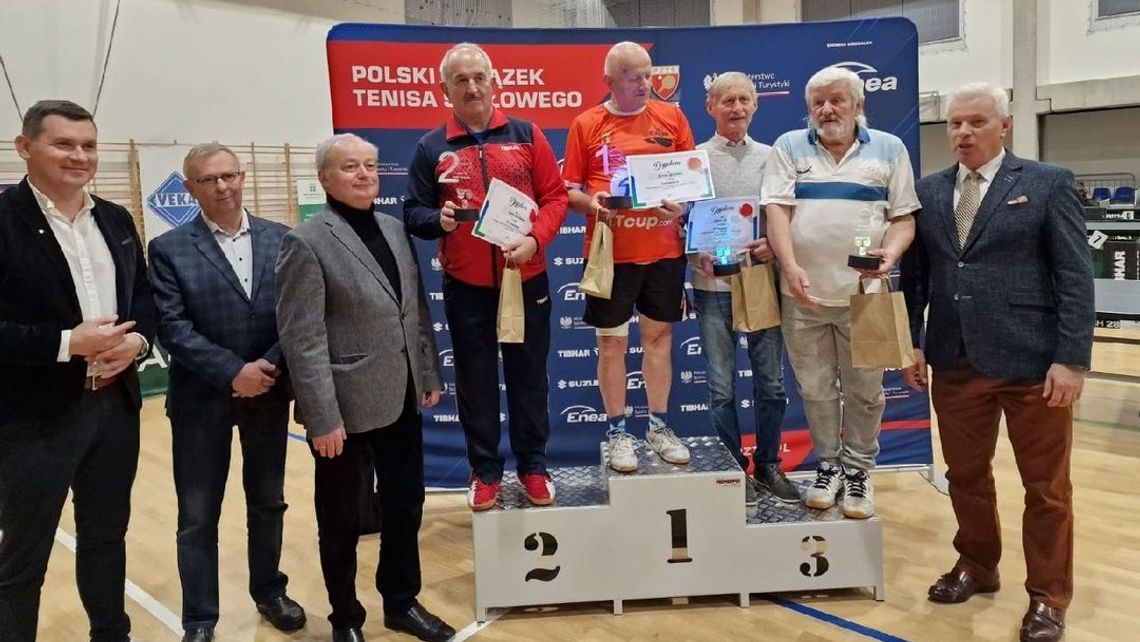 Janusz Wojnarski nie schodzi z podium