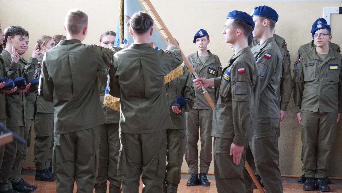 Kadeci Gostynińskiego Centrum Edukacyjnego złożyli ślubowanie w Dniu Żołnierzy Wyklętych Kadeci Gostynińskiego Centrum Edukacyjnego złożyli ślubowanie w Dniu Żołnierzy Wyklętych