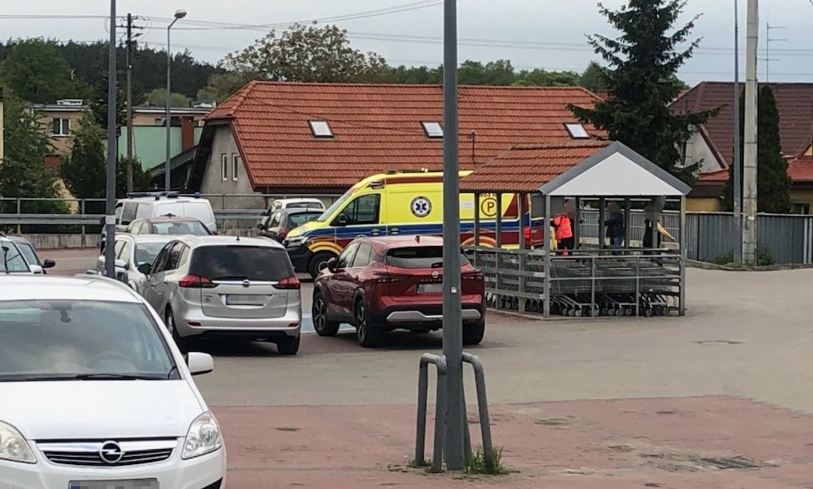 Kłótnia dwóch kobiet na parkingu. Potrzebna karetka