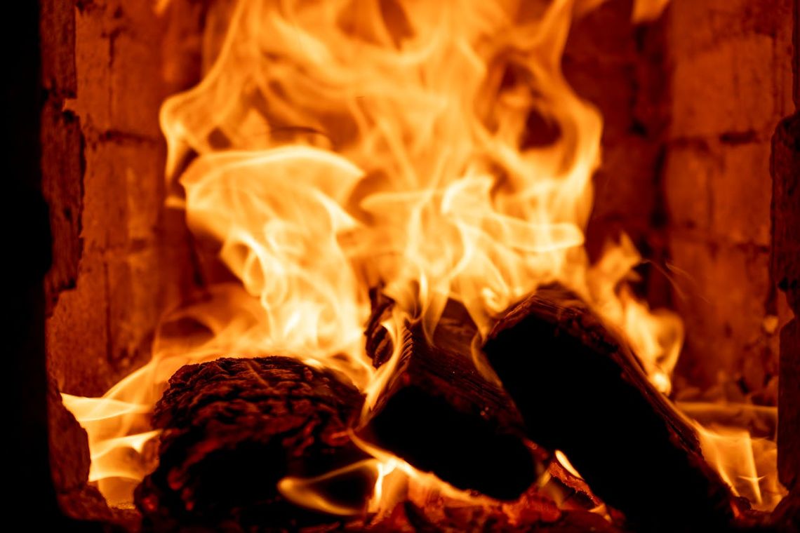 Kominek z płaszczem wodnym na pellet – ekologiczne i wygodne ogrzewanie w nowoczesnym stylu