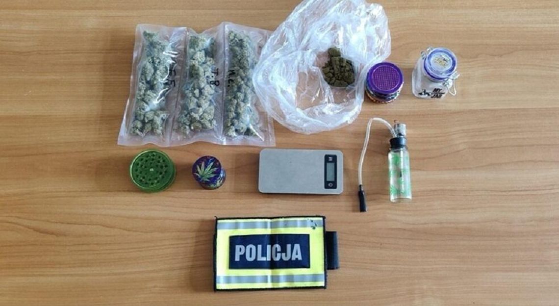 Kontrola drogowa w gminie Oporów zakończona zarzutem posiadania znacznej ilości narkotyków